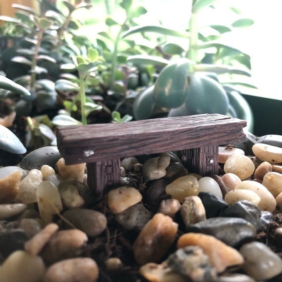 𝅺MINI Decorative Resin Bench - Picture 1 of 5